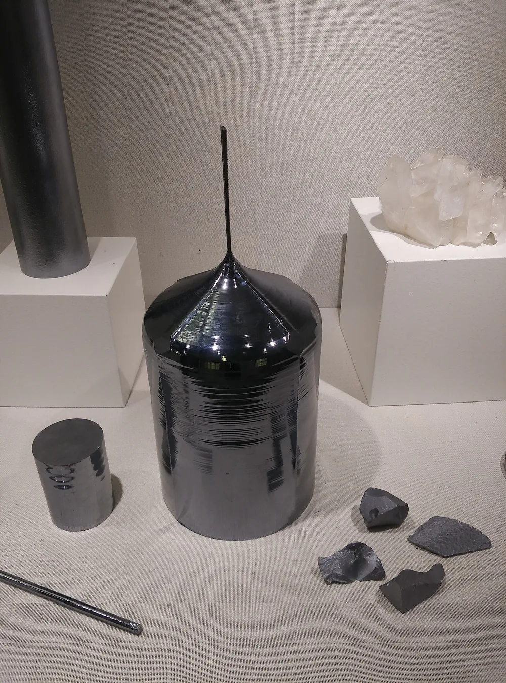 Монокристаллический слиток кремния и кремниевые стержни