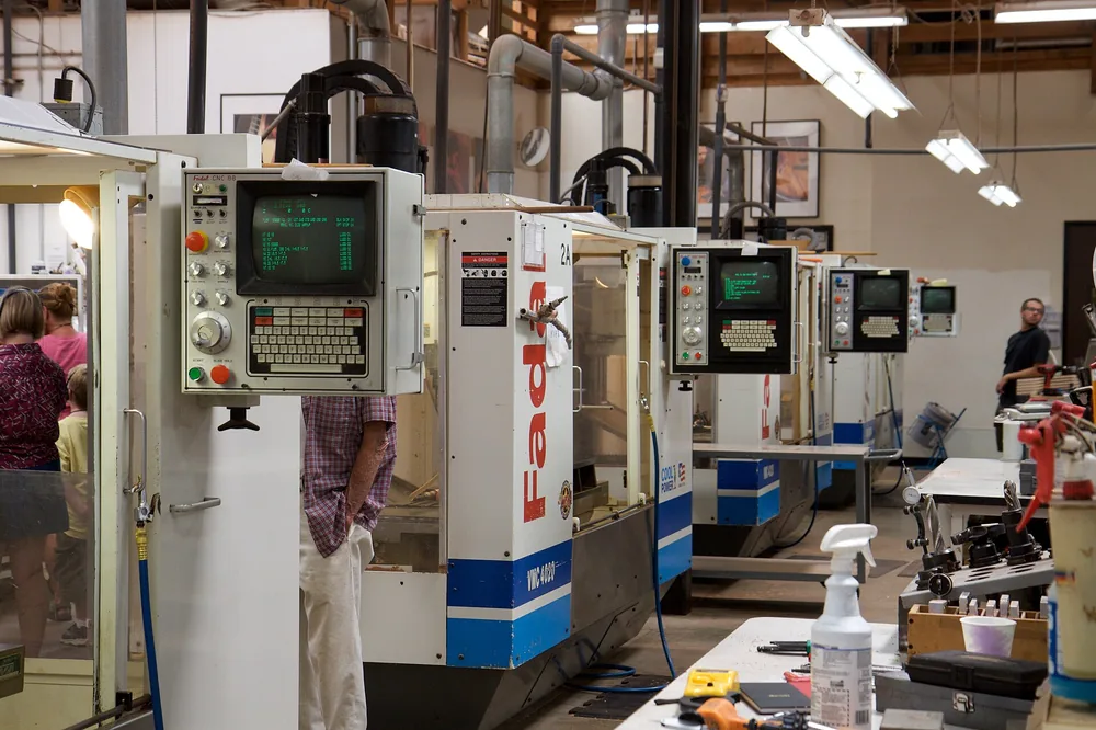 CNC станок для механической обработки деталей